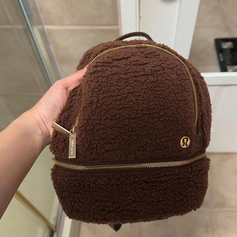 Lululemon teddy mini fleece backpack - Picture 1 of 3
